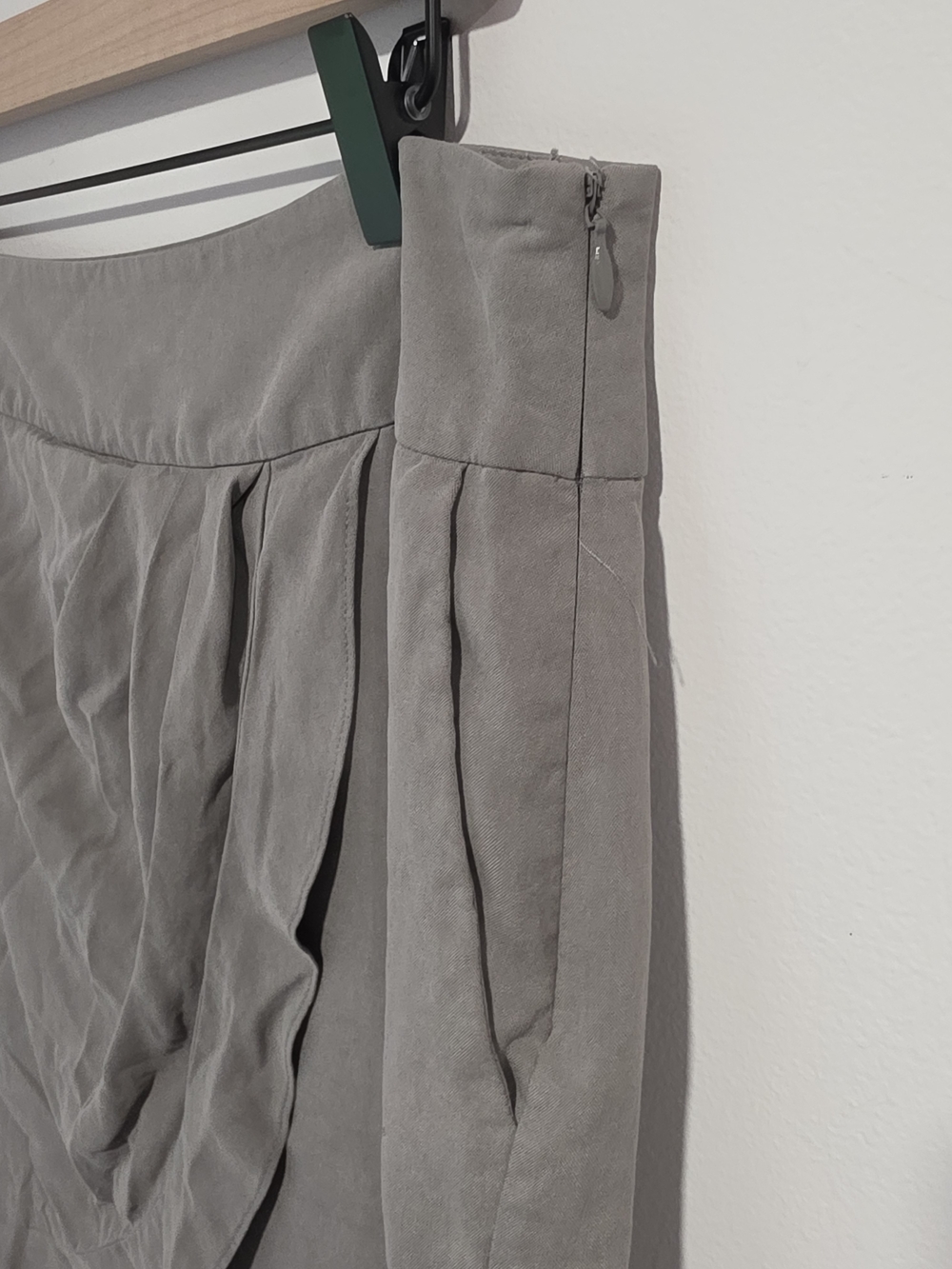 LOFT Taupe 100% Silk Asymmetrical Wrap Mini Skirt Women's Size 8 - Picture 4 of 9